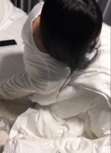 渔网袜妹子 先足交 后口 就是不让射嘴里 被操还发抖音