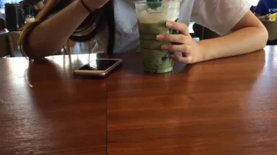 星巴克偶遇搭讪的女大学生 没想到是个十足的反差骚货