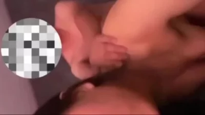 漂亮美女吃鸡啪啪 小穴抠的淫水泛滥 被无套猛怼大白天在家捂着嘴都不敢